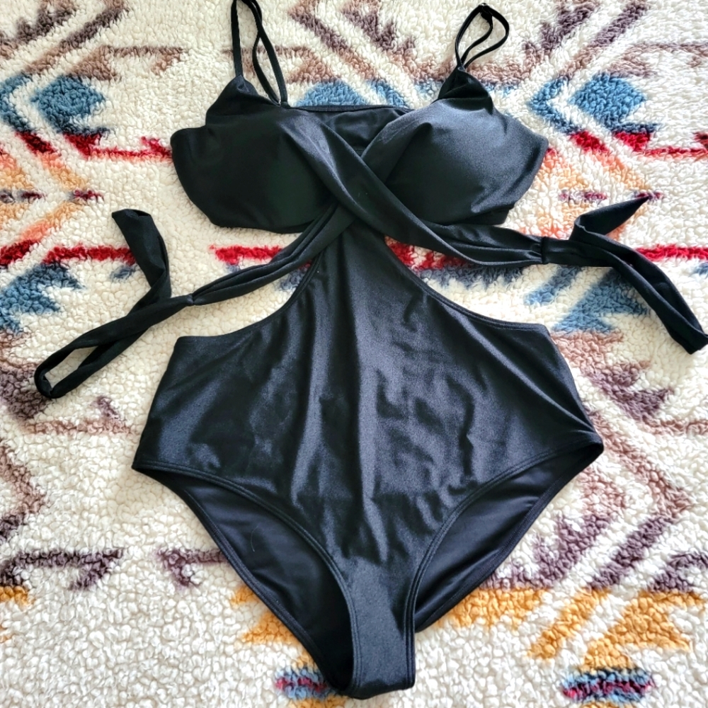 Mollie Crisscross tie back One Piece Swimsuit